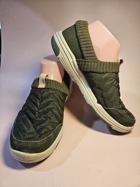 Ryka Quilted Olive Green Slip-On Sneakers with Beige Pull Tab. Bin10 Size 8